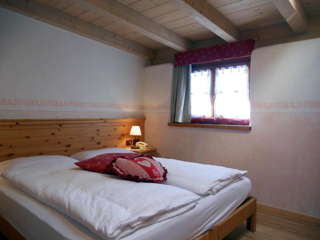Hotel Garni Salvanel Cavalese Room photo